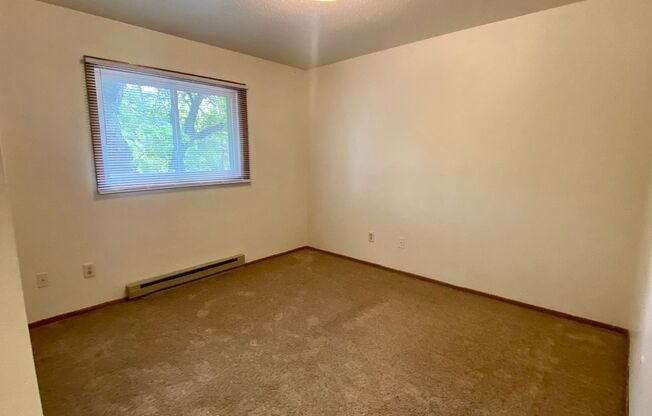 2 beds, 1 bath, $825, Unit 6