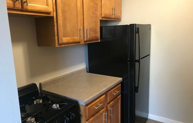 2 beds, 1 bath, 750 sqft, $1,195, Unit 12