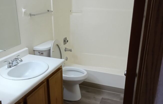 #125 GARDEN MANOR APTS