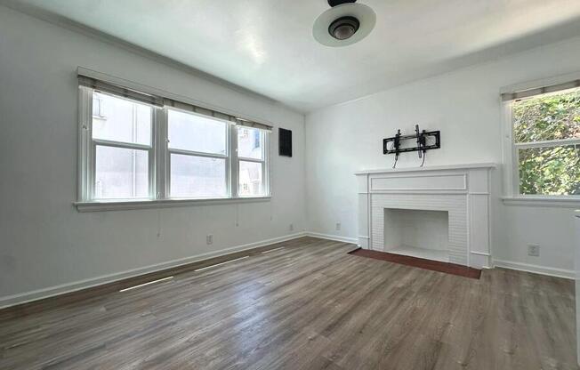 1556 S BEVERLY GLN BLVD