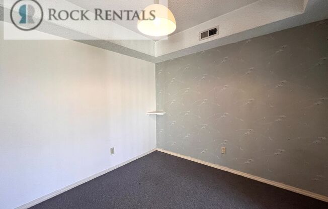 2 beds, 1.5 baths, 900 sqft, $839, Unit Apt 3