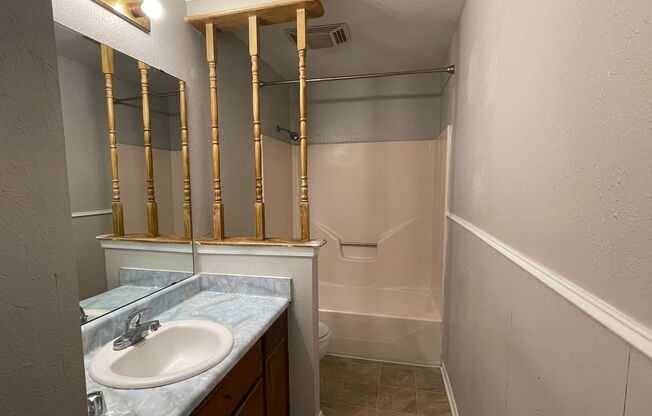 3 beds, 1 bath, $950