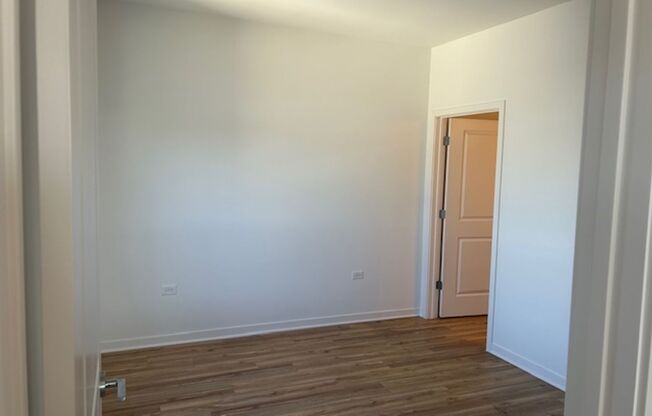 2 beds, 2 baths, 1,010 sqft, $2,595, Unit 4800 157th Street - 401