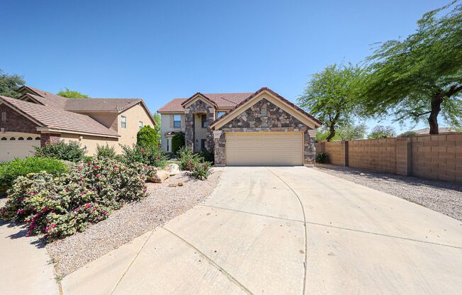 Introducing a stunning 4-bedroom, 2.5-bathroom house with a pool in the desirable south Chandler area!