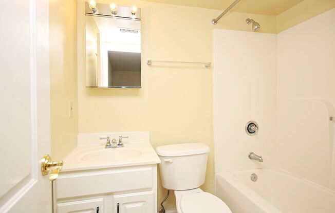 Pet-Friendly Villas at Southern Ridge Apartment