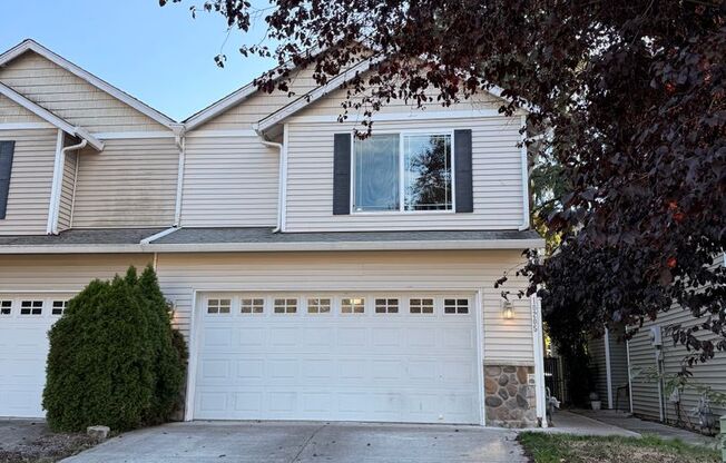 Spacious Vancouver Town Home with Open-Concept Living & Gas Fireplace