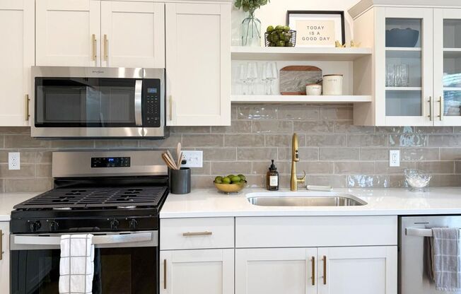 1 bed, 1 bath, 788 sqft, $2,195, Unit P13