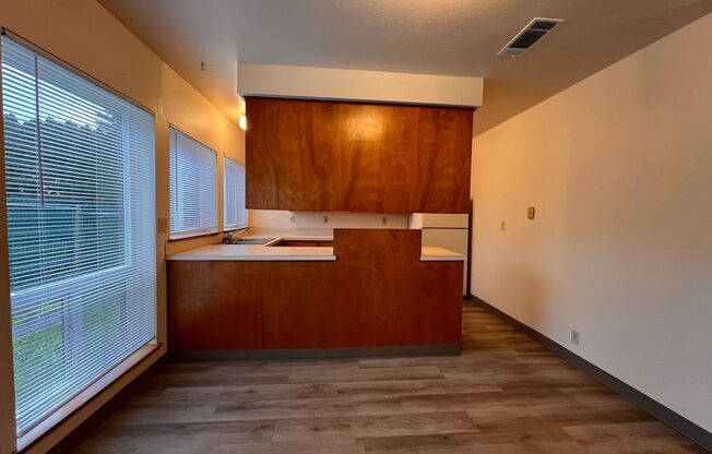 2 beds, 1 bath, $1,495, Unit 518397 - 3506B NE 54th St