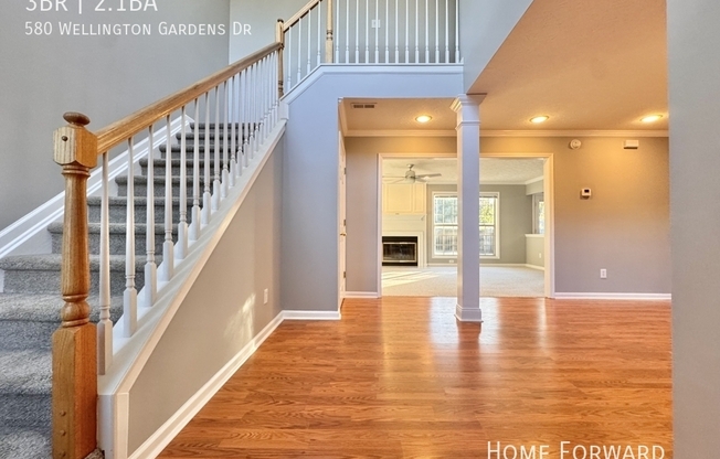 580 WELLINGTON GDNS DR