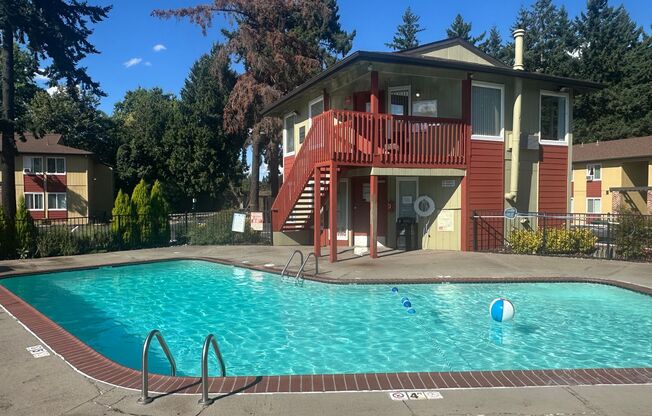 2 beds, 1 bath, 915 sqft, $1,495, Unit 32
