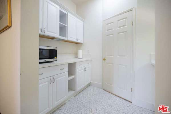 Studio, 1 bath, 480 sqft, $950, Unit 11