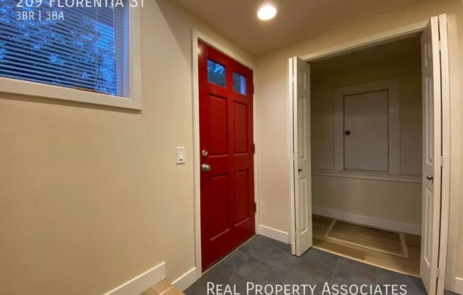 209 FLORENTIA ST