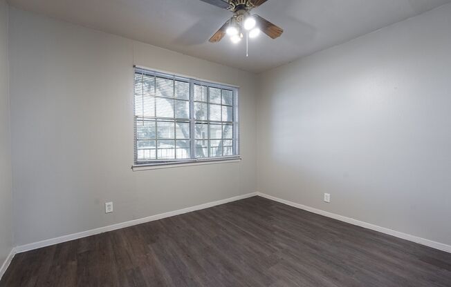 2 beds, 1 bath, 760 sqft, $1,100, Unit 243