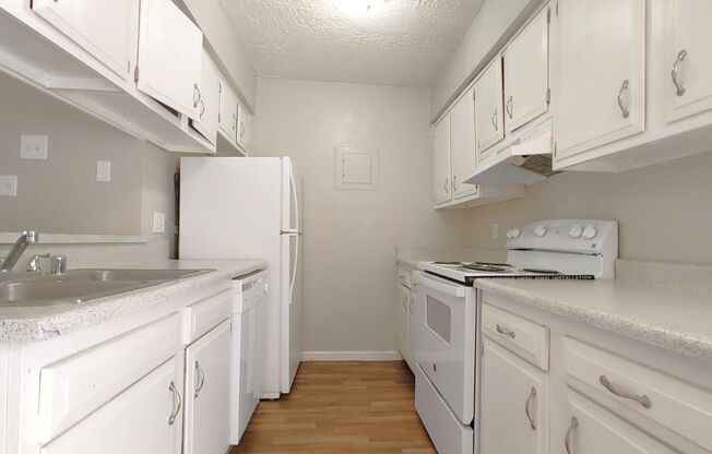 2 beds, 1 bath, 905 sqft, $995, Unit 1402-B