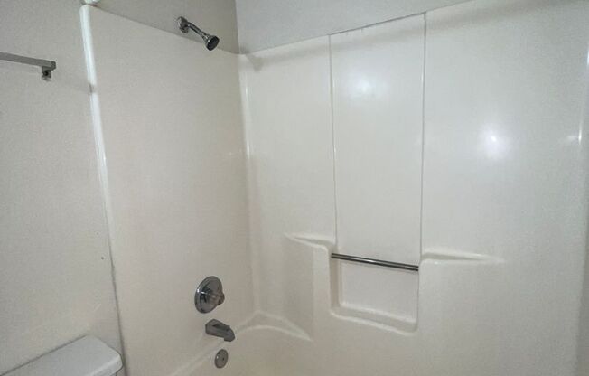 1 bed, 1 bath, 435 sqft, $800, Unit 11