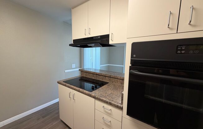 2 beds, 2 baths, 997 sqft, $2,600, Unit 090
