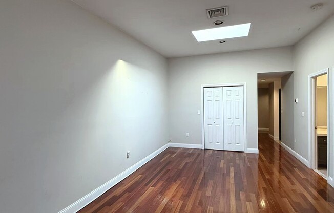 2 beds, 1 bath, 993 sqft, $2,400, Unit 420