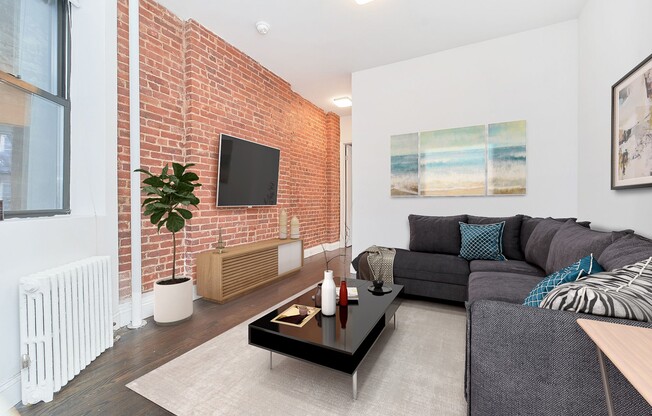 319 E 83 ST