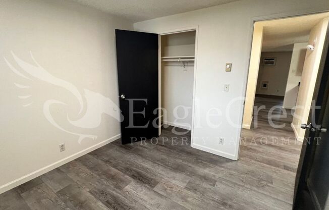 2 beds, 1 bath, $1,050, Unit 1027H