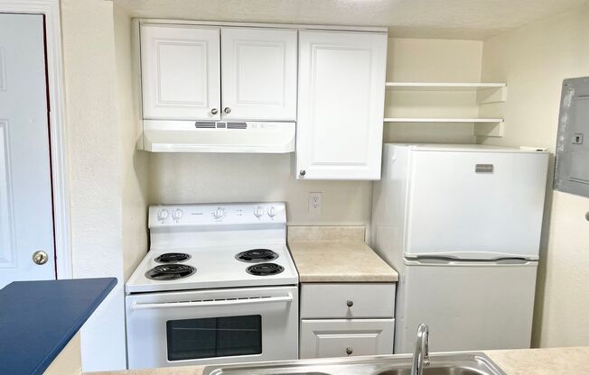 1 bed, 1 bath, 695 sqft, $900, Unit H210