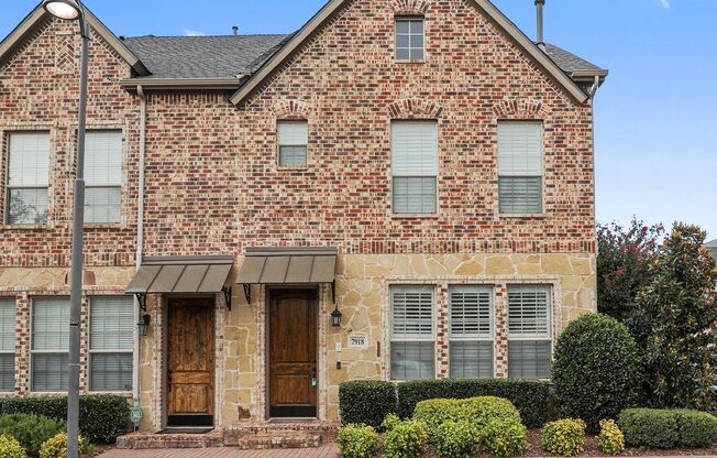 Sophisticated 3 Story 3 Bdrm 3.5 Bath Townhome Steps Away From Shops Of Legacy