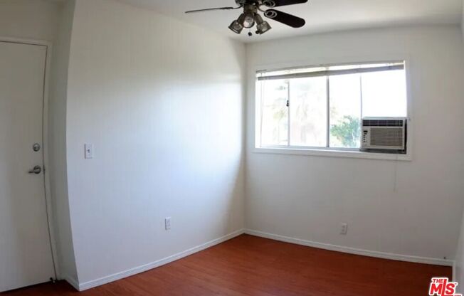 1204 W 24 ST