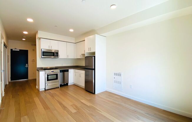 1 bed, 1 bath, $2,195, Unit 404