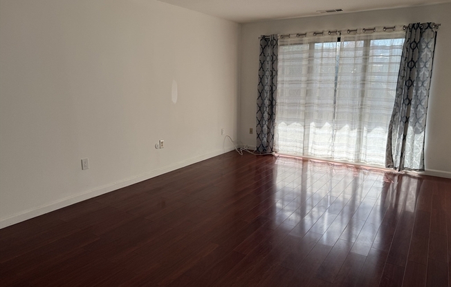 1 bed, 1 bath, 675 sqft, $1,750, Unit B