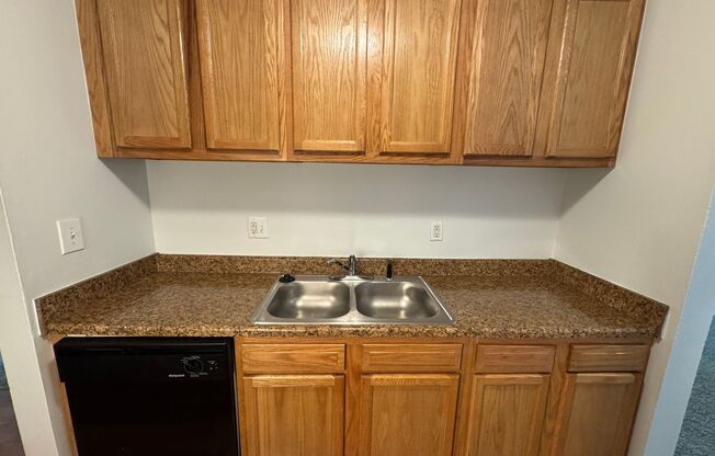 2 beds, 1 bath, 950 sqft, $1,295, Unit #211