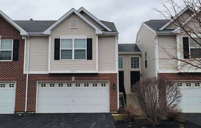 Beautiful End Unit 3 bedroom / 2.5 bath in Hampshire!