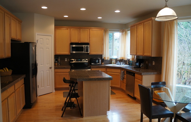 Beautiful 4 Bedroom Home in The Westridge Neighborhood of Camas - 19806 SE 4th Way