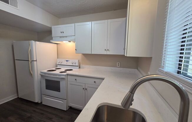 Cozy 2 Bed/ 1 Bath Two Story Townhome - Remodeled Kitchen - Close to Bellingham Park - Water/Trash Included in the Rent