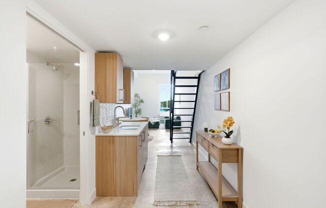 Studio, 1 bath, 374 sqft, $1,495, Unit 207-E