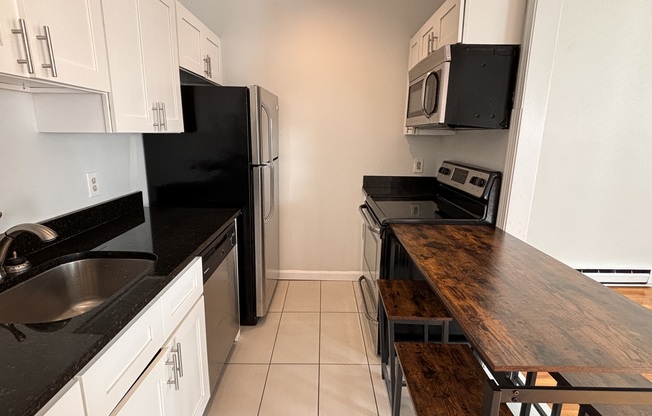 2 beds, 1 bath, $2,700, Unit 2