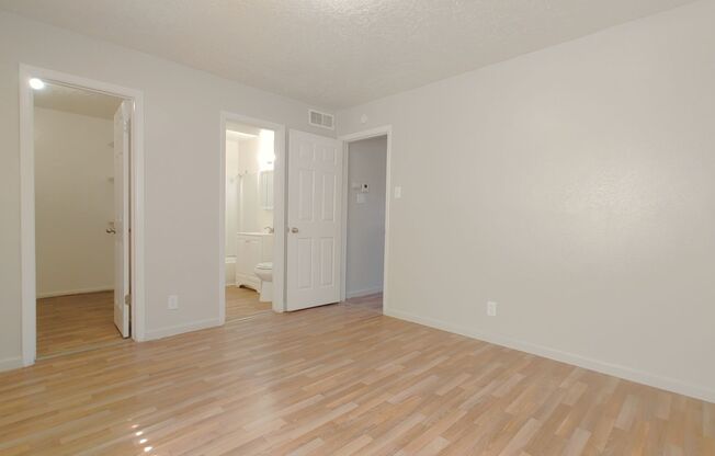 1 bed, 1 bath, 700 sqft, $915, Unit Unit 116