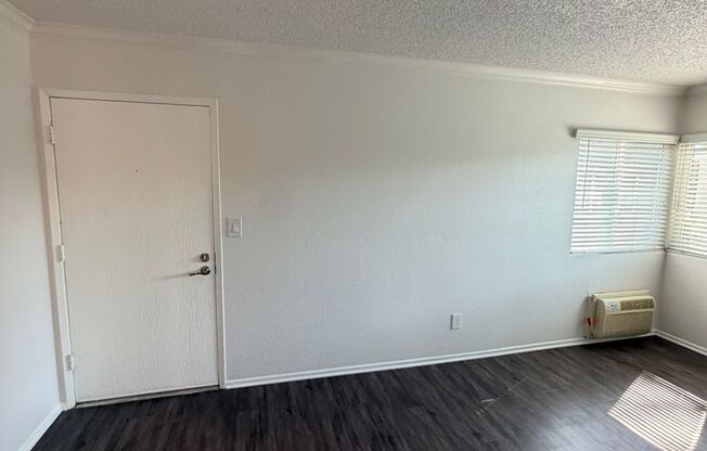 2 beds, 1 bath, 890 sqft, $2,590, Unit 304