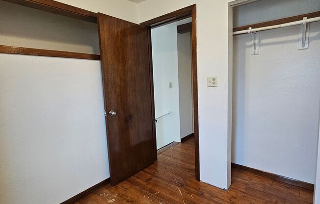 3 beds, 1 bath, $1,250, Unit C