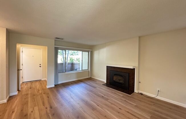 Beautiful updated 2 bedroom condo in Sunset Park now available for move in!