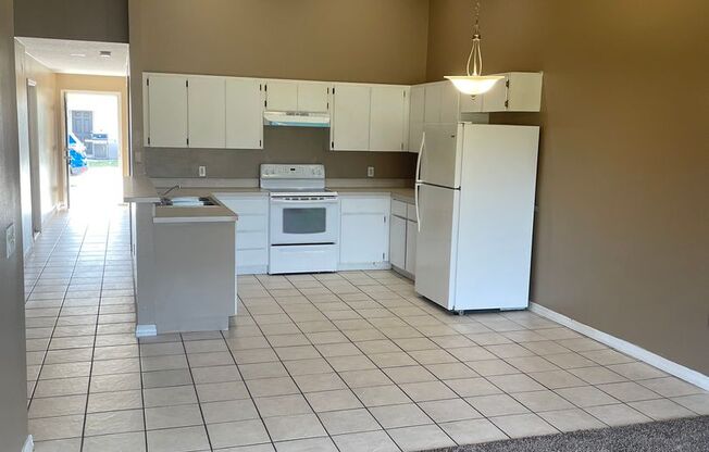 2 beds, 2 baths, $1,600