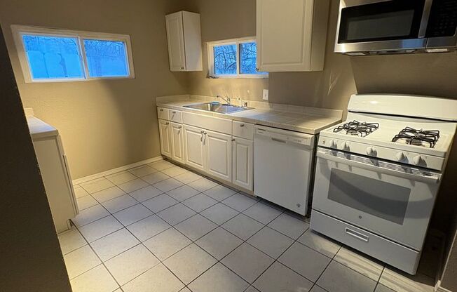 Beautiful Remodeled 2 bedroom Cottage in Rodeo, CA...