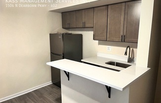 1504 N DEARBORN PKWY