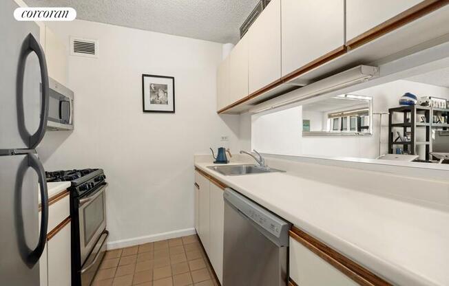 1 bed, 1 bath, $4,800, Unit 21E