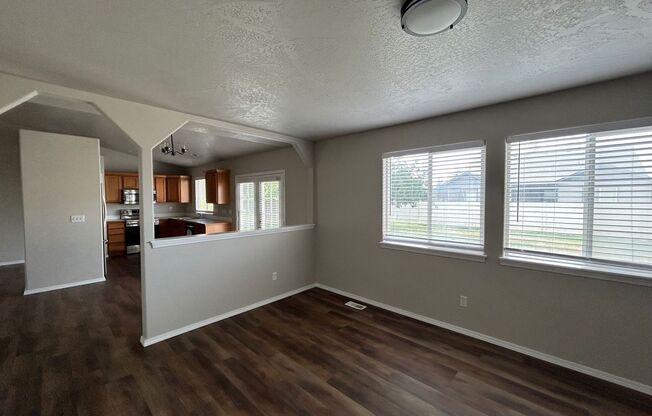 Beautiful Nampa Home Available Oct. 15th