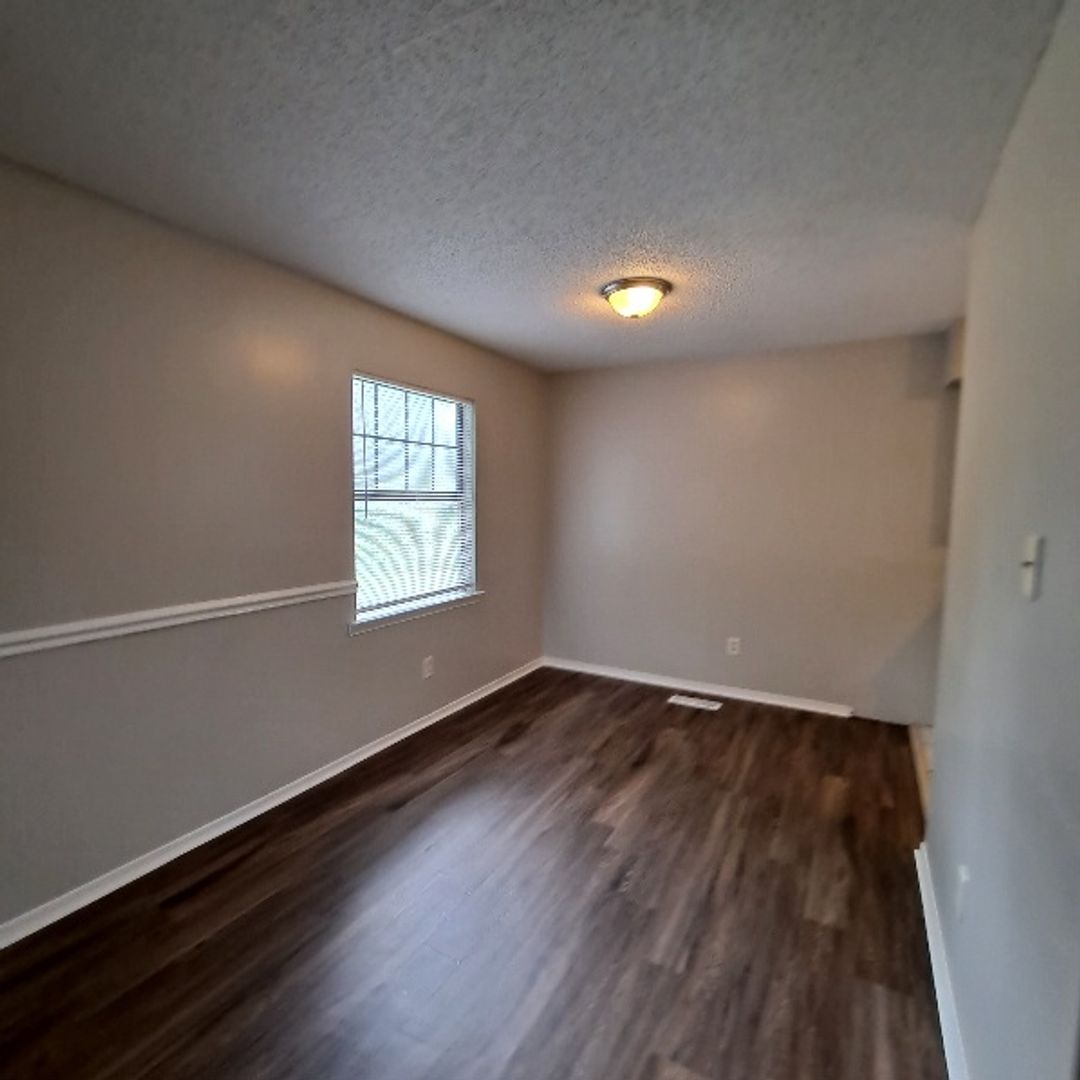 Welcome to 3785 Walsingham Dr!