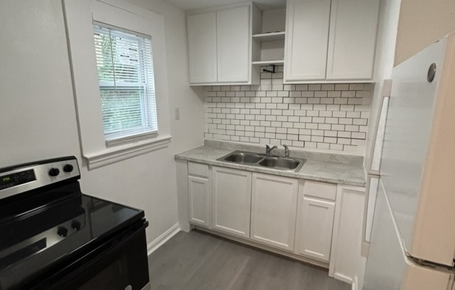 336 W 18 ST