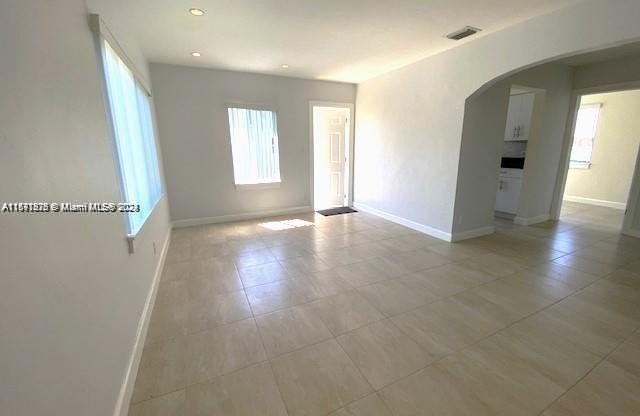 3433 SW 16 ST