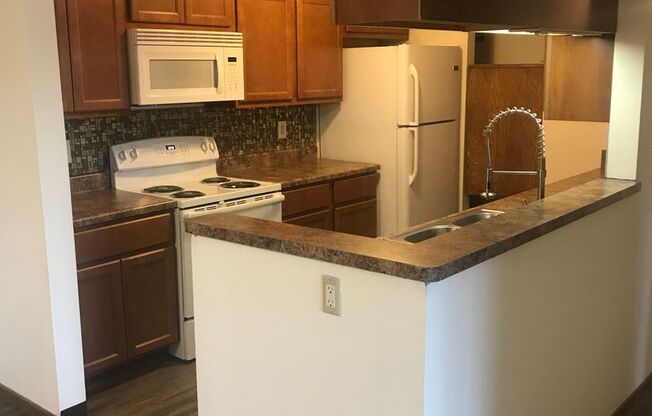 3 beds, 1 bath, 1,040 sqft, $1,695, Unit 3164-303