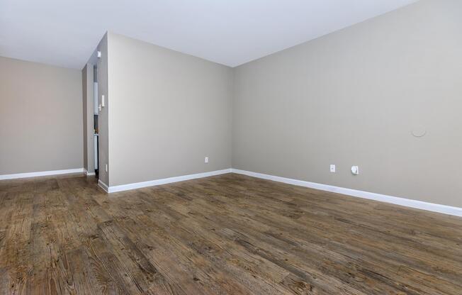 2 beds, 1 bath, 851 sqft, $999