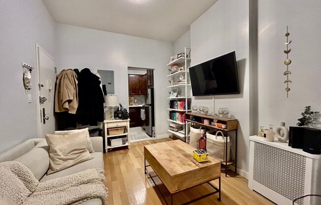 238 E 24 ST
