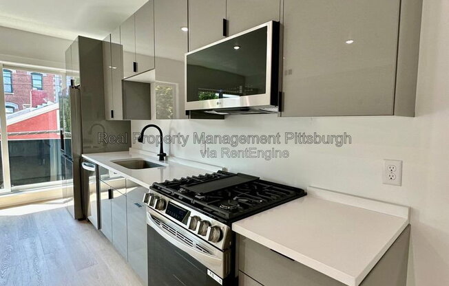 1403 SARAH ST